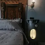 The Kraken - Boutique Design In - Steampunk Atmosphere B&B