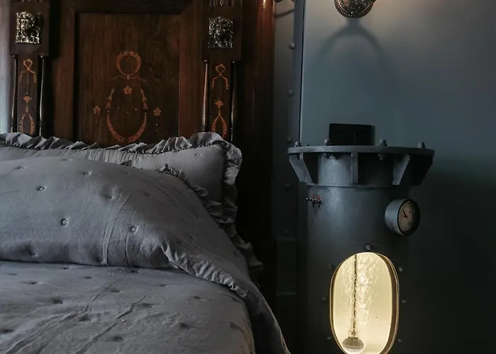 The Kraken - Boutique Design In - Steampunk Atmosphere Bed & Breakfast