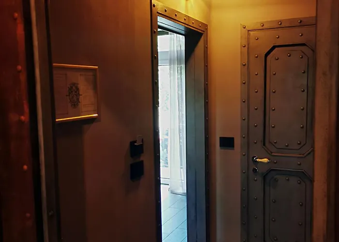 The Kraken - Boutique Design In - Steampunk Atmosphere Bergamo